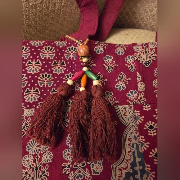 Elegant Red Patchwork Tote Bag - Picture 4 of 4